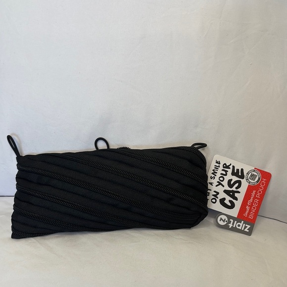 Playful little Face Clutch or Pencil Case with Zipper Design by Zipit - Picture 2 of 6